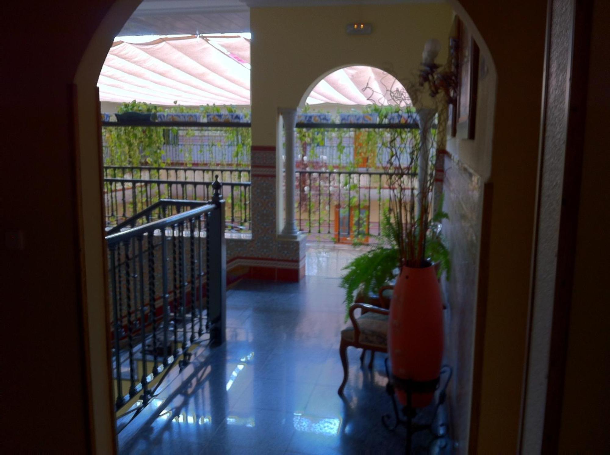 Alcalá de Guadaira Hotel Sandra מראה חיצוני תמונה
