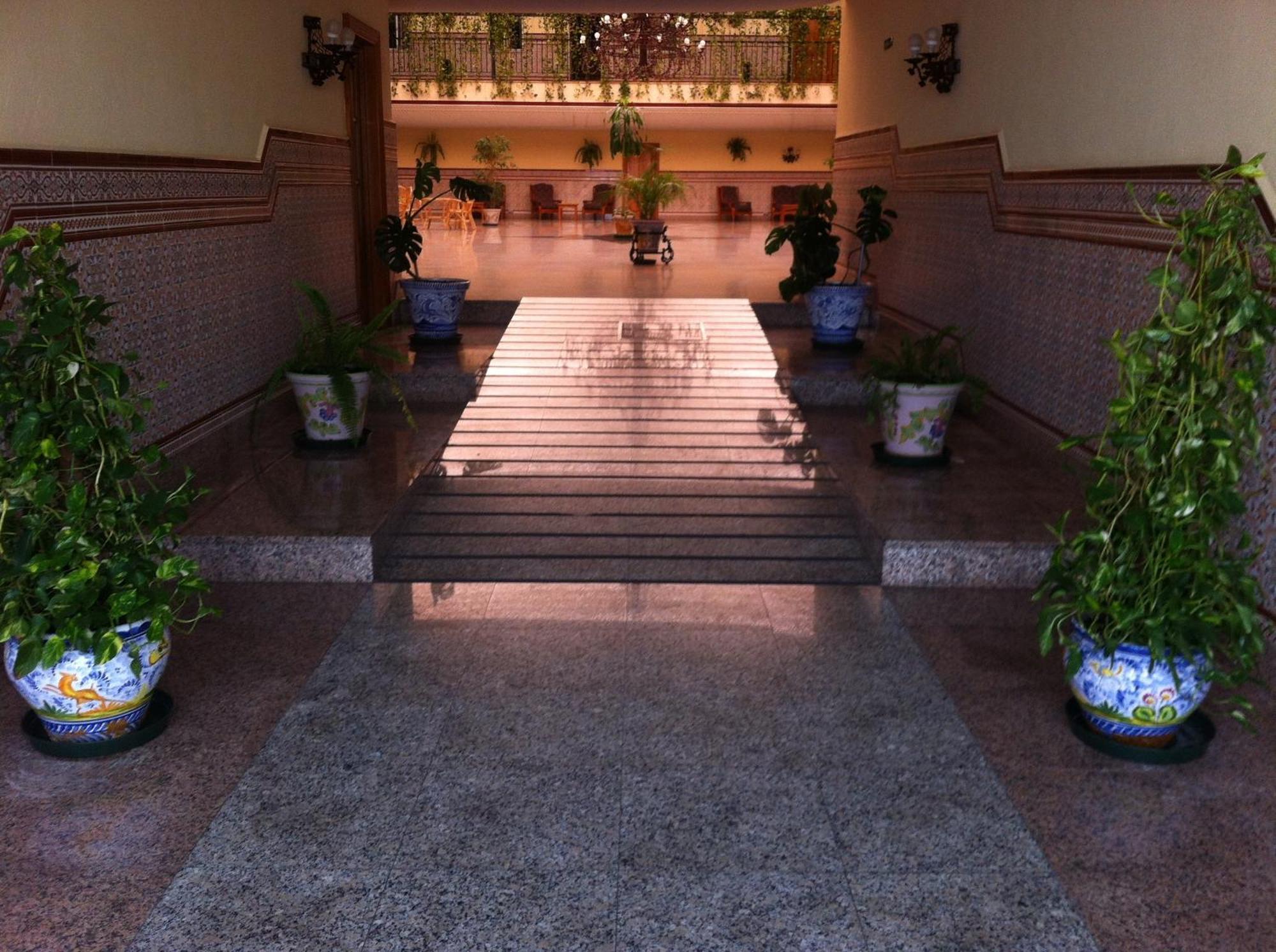 Alcalá de Guadaira Hotel Sandra מראה חיצוני תמונה