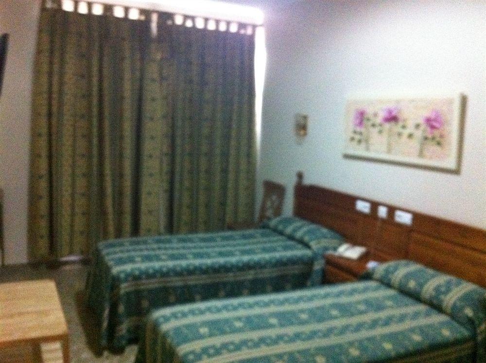 Alcalá de Guadaira Hotel Sandra מראה חיצוני תמונה