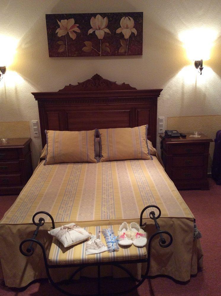 Alcalá de Guadaira Hotel Sandra מראה חיצוני תמונה