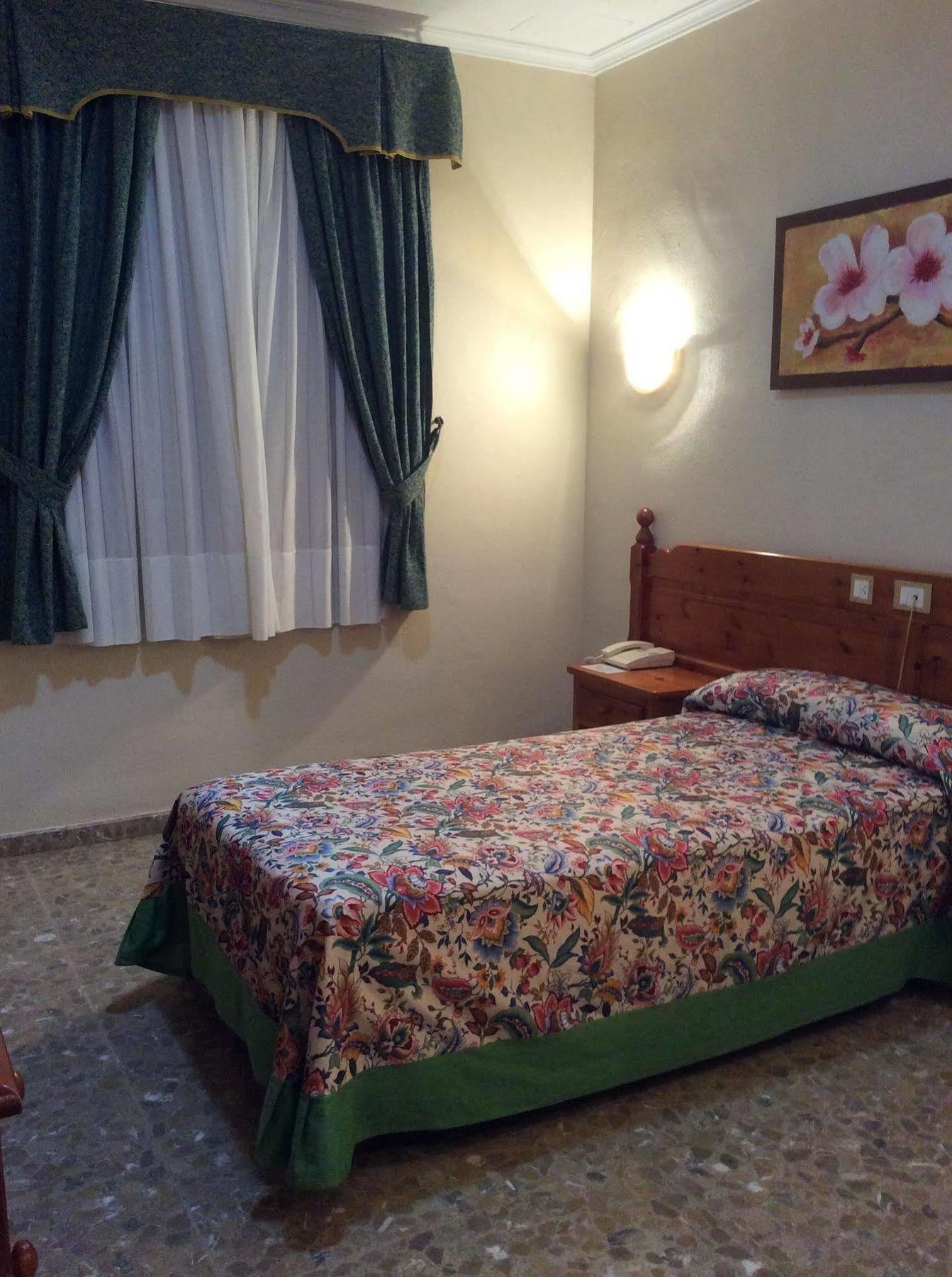 Alcalá de Guadaira Hotel Sandra מראה חיצוני תמונה