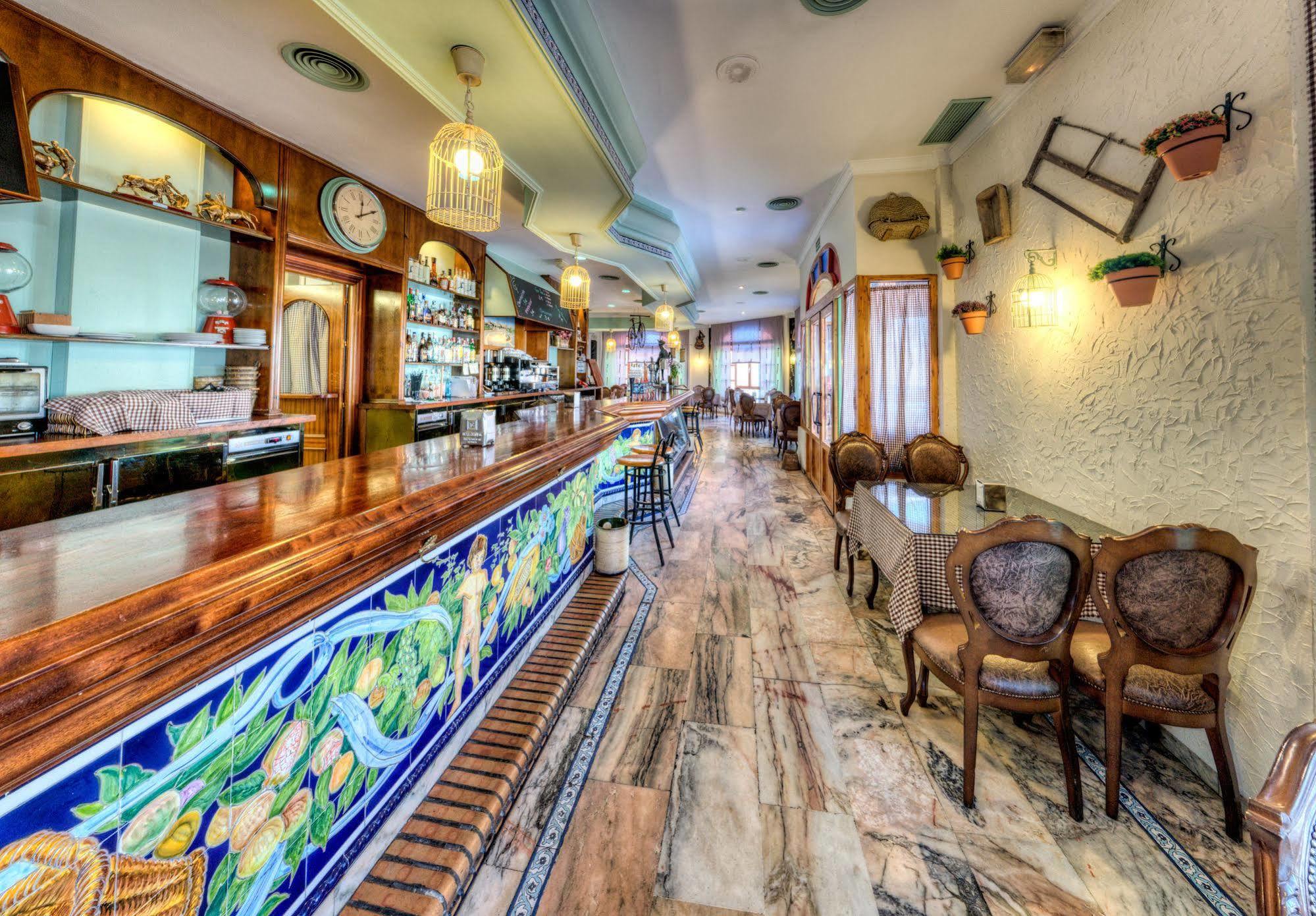Alcalá de Guadaira Hotel Sandra מראה חיצוני תמונה