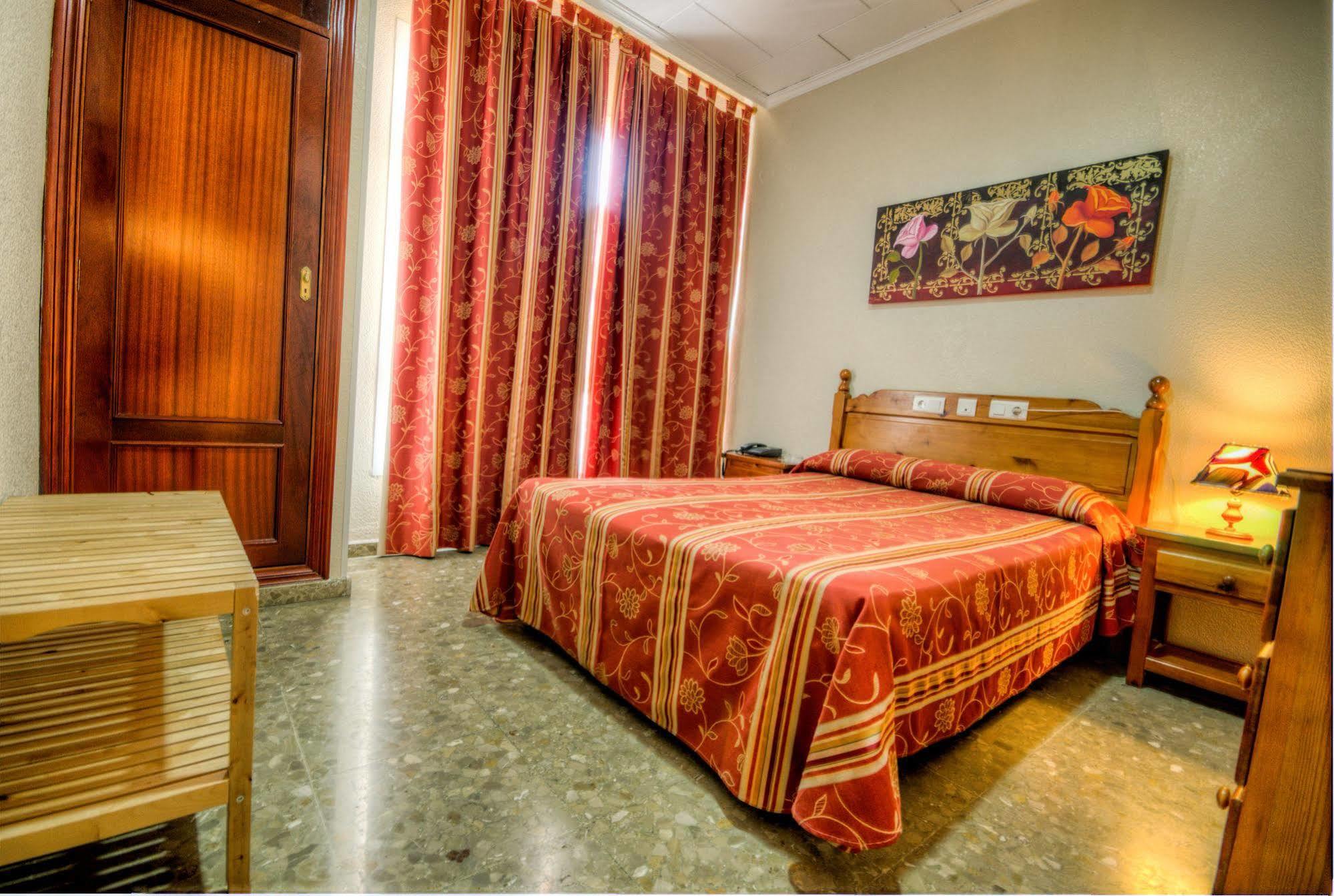 Alcalá de Guadaira Hotel Sandra מראה חיצוני תמונה