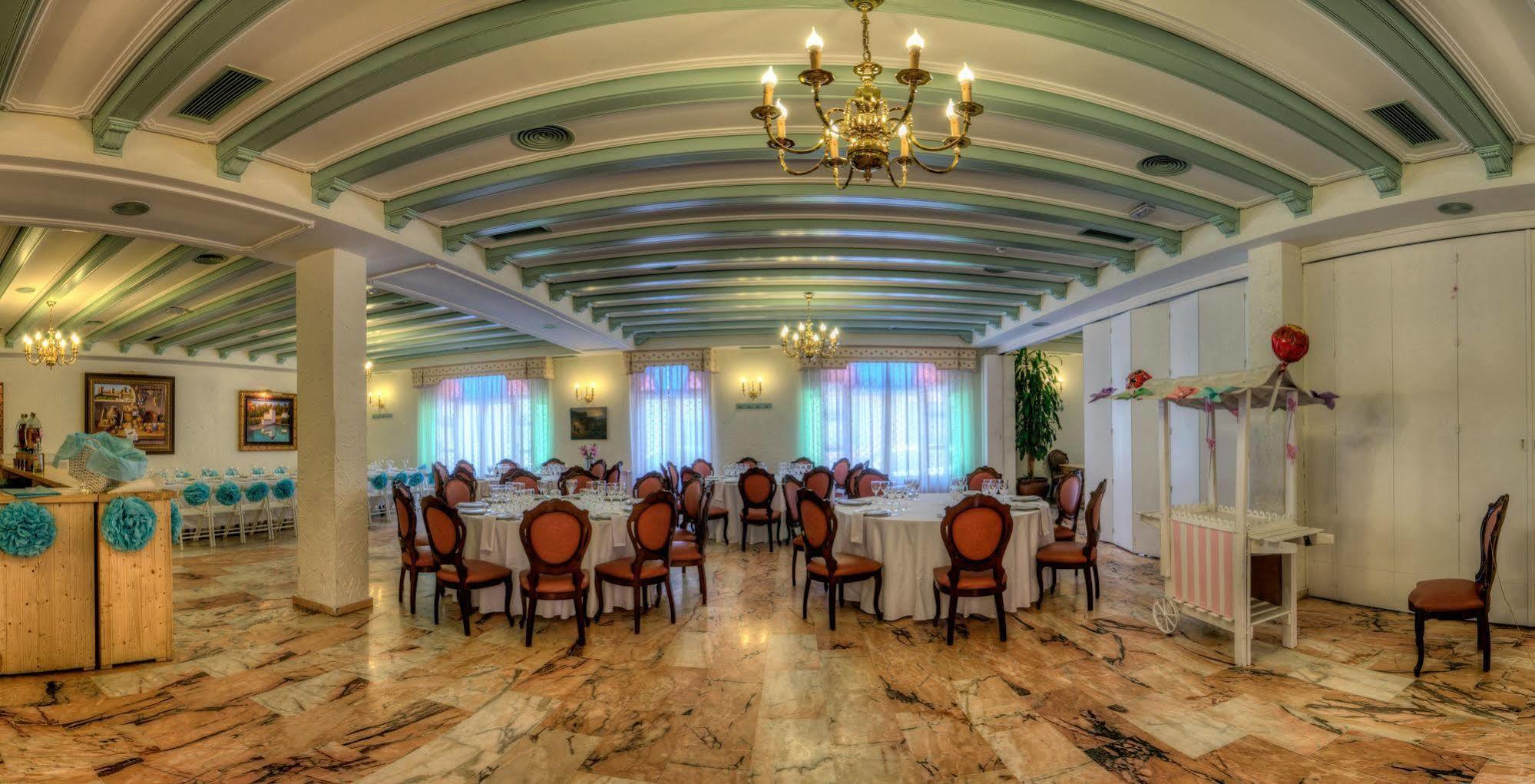 Alcalá de Guadaira Hotel Sandra מראה חיצוני תמונה