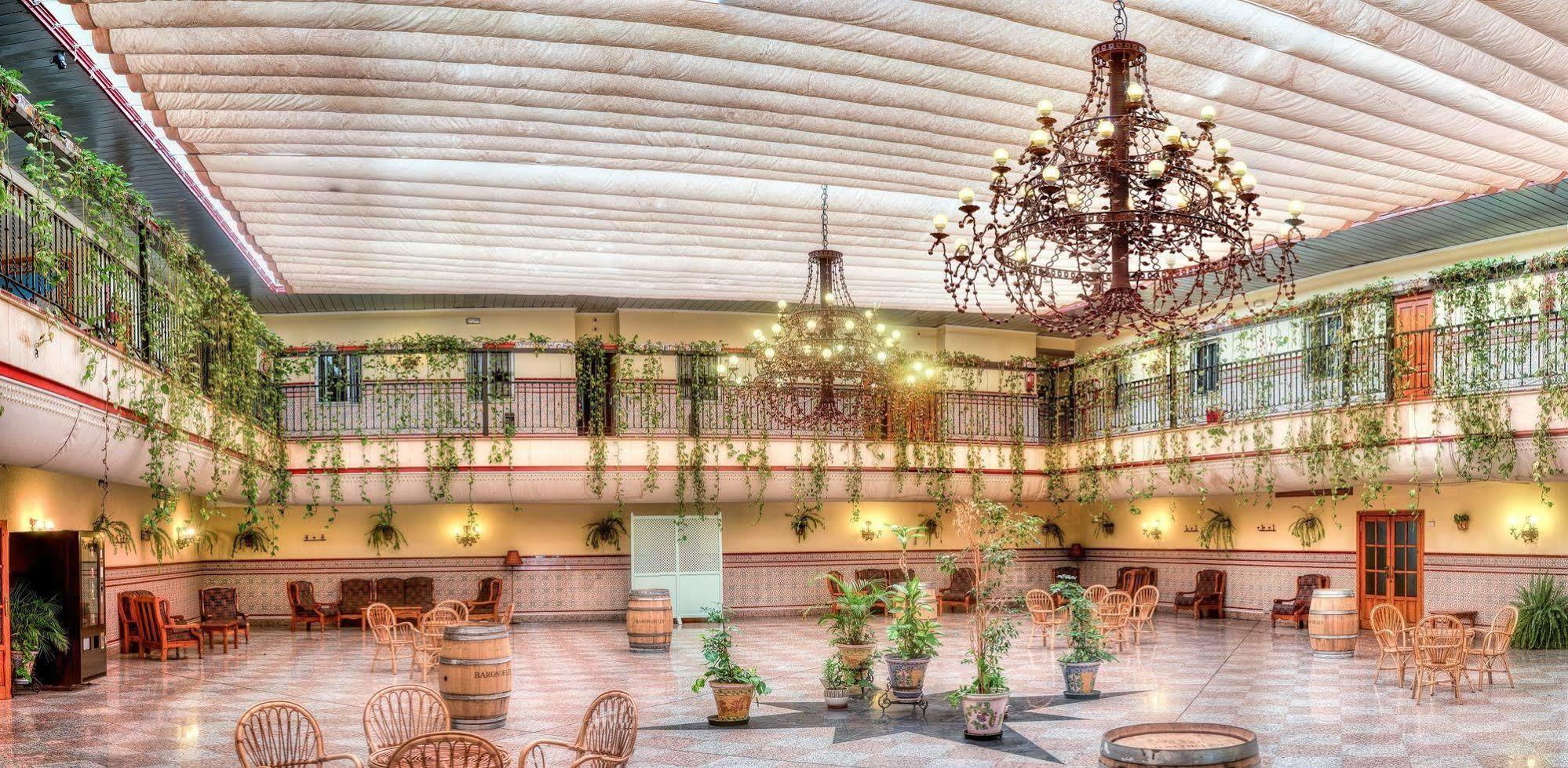Alcalá de Guadaira Hotel Sandra מראה חיצוני תמונה