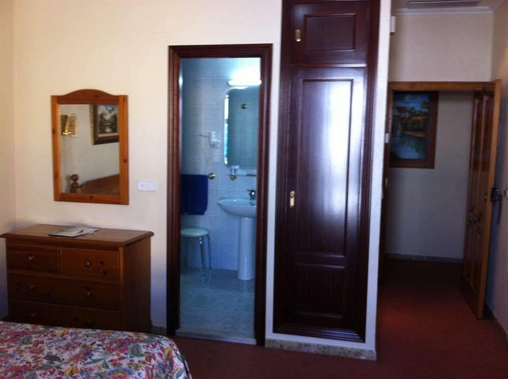 Alcalá de Guadaira Hotel Sandra מראה חיצוני תמונה